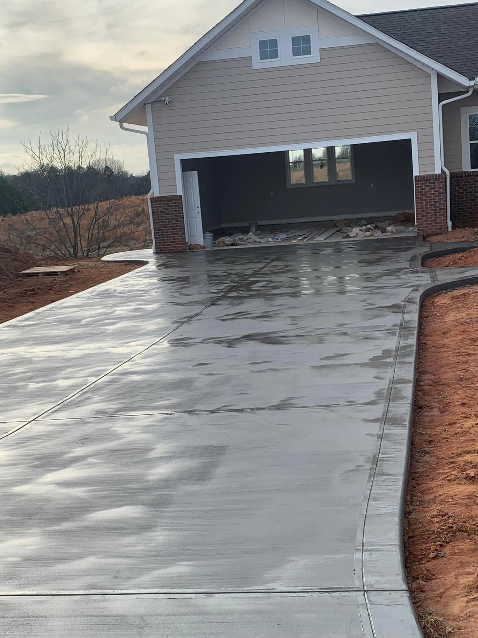 Residential Concrete Driveways after | Chuy's Concrete Finishing